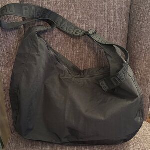 BAGGU Large Black Crescent Zippered Bag Crossbody Like New
